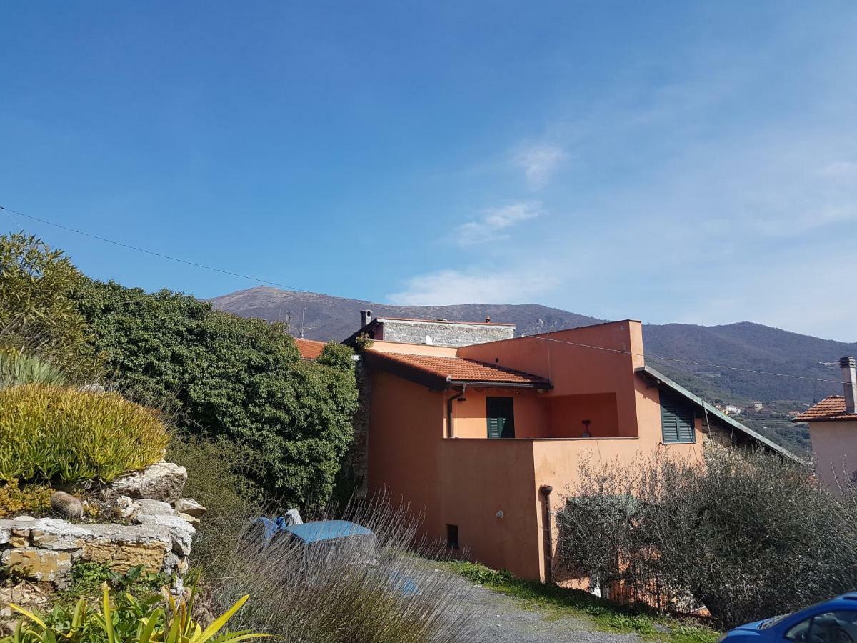 Piccolo Rifugio Nel Verde Chiusavecchia Exterior photo